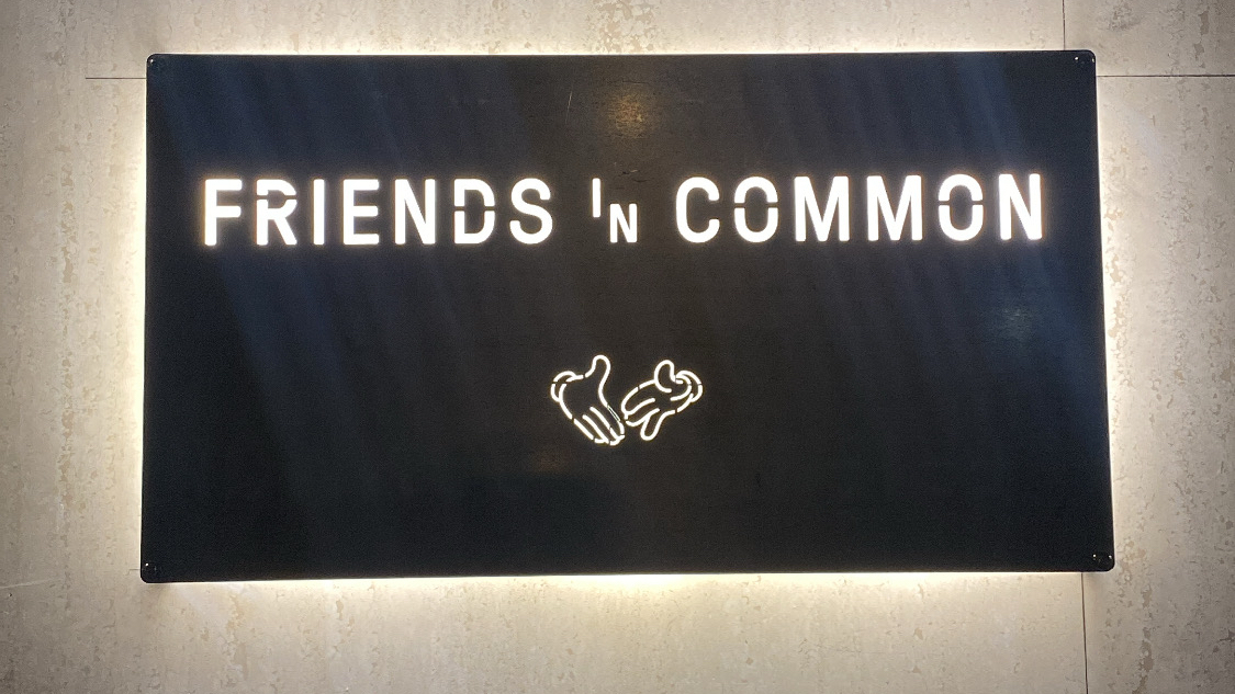 Friends in Common · Fotos 1